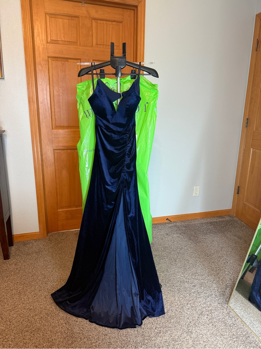 Windsor Midnight Navy Velvet Spaghetti-Strap Prom Gown